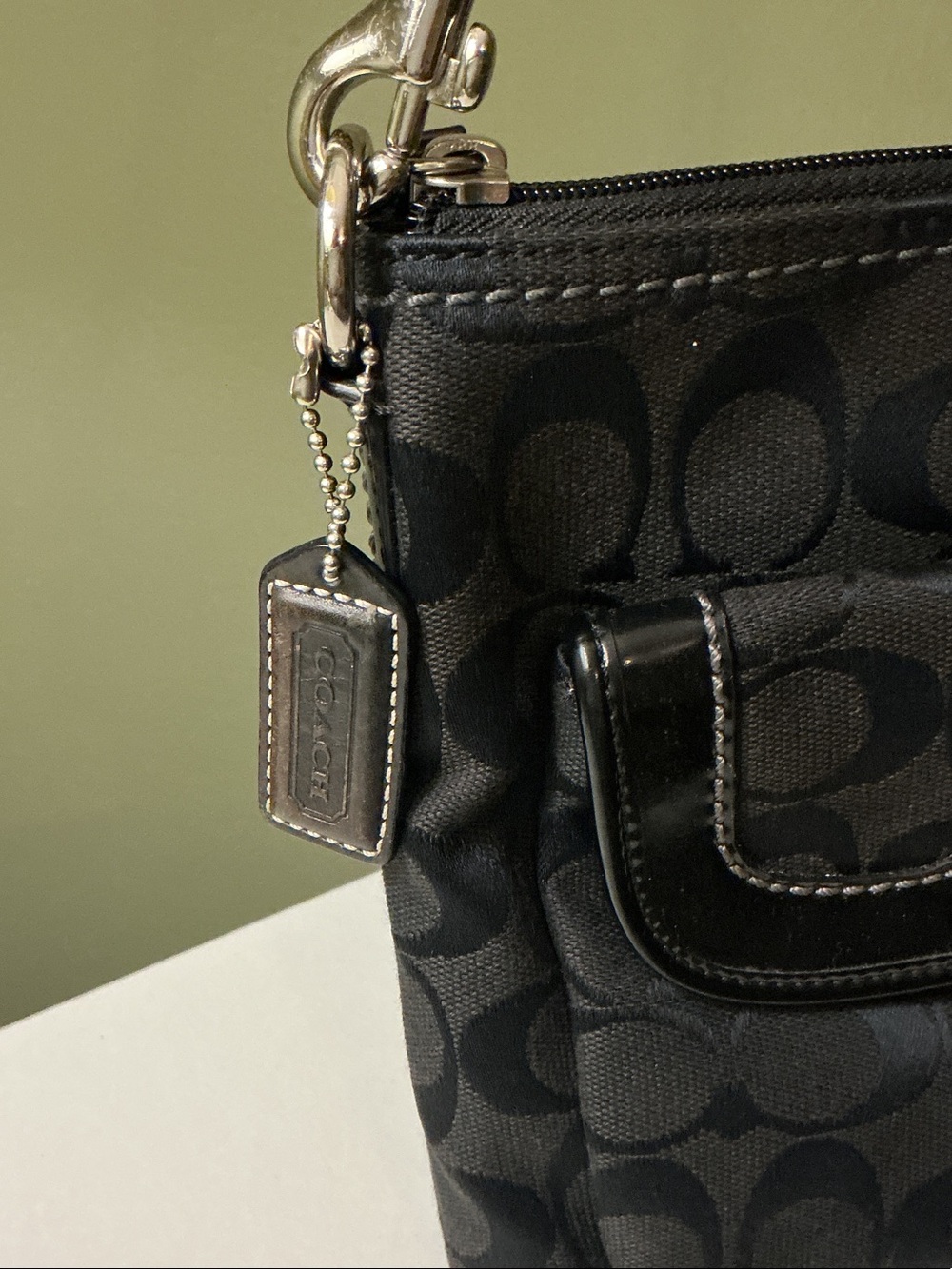 Coach Black Signature Canvas Crossbody with Turnlock Pocket Patent Trim Y2K GUC - Picture 3 of 10